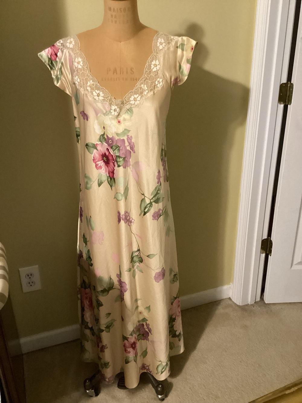 “Oscar de la Renta“ night gown, M